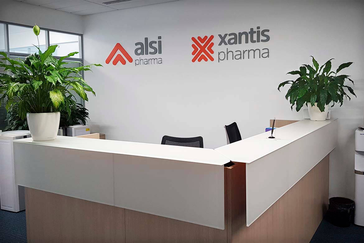 Логотипы для офиса xantis pharma